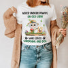 89Customized Never underestimate an old lady who loves gardening and dogs Tshirt